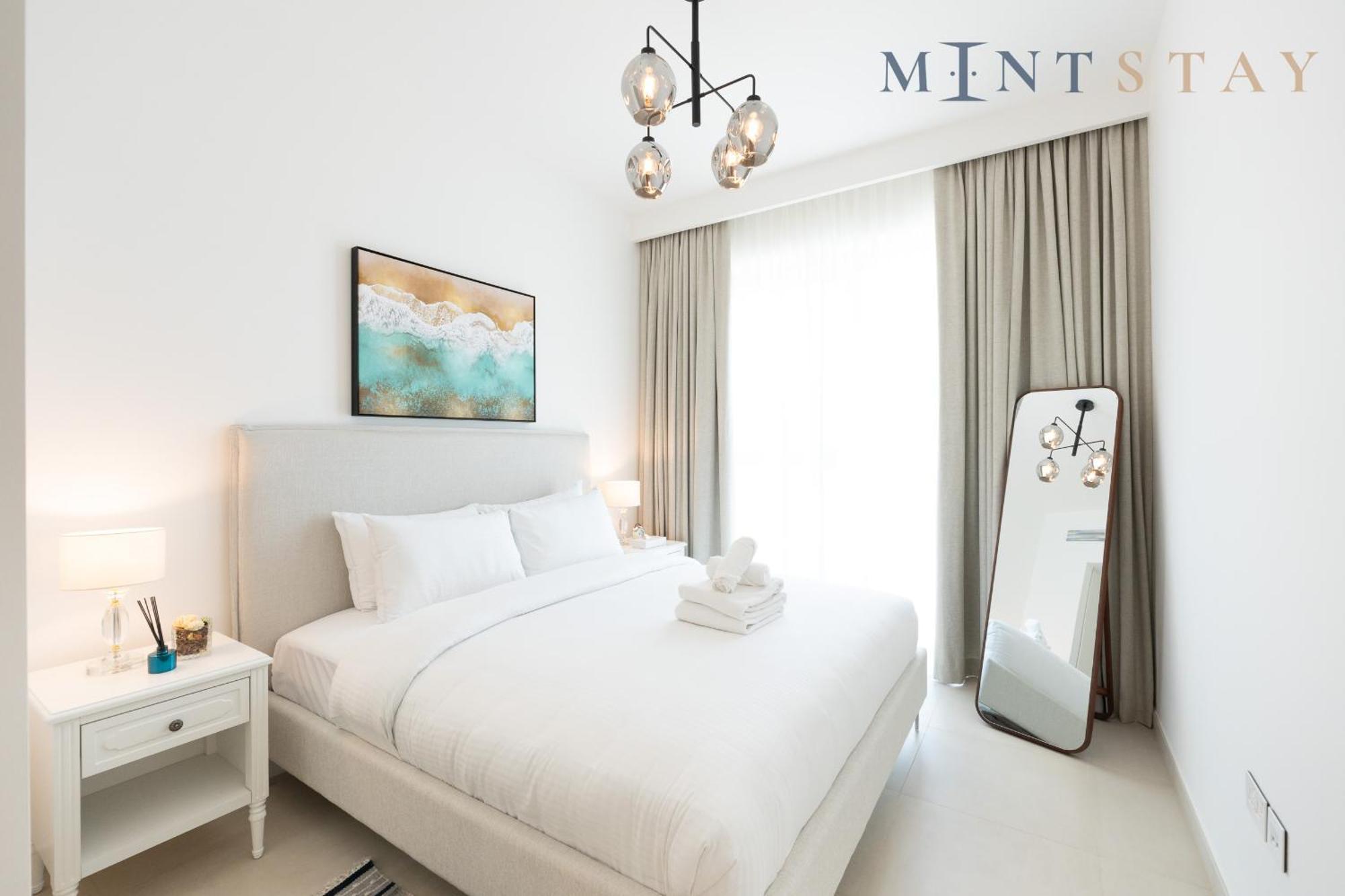 Downtown Views Ii View, Downtown - Mint Apartment Dubai